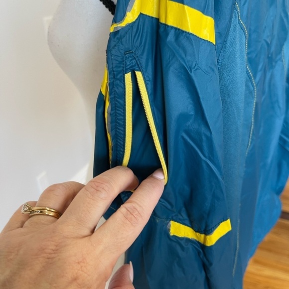 Merrell Size Small zippered up the front Wind Breaker jacket teal outdoor rain - Picture 13 of 16